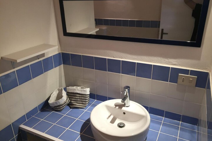Room 17 of 28
