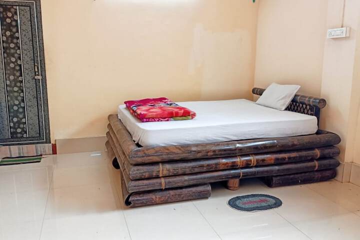 Room 4 of 15