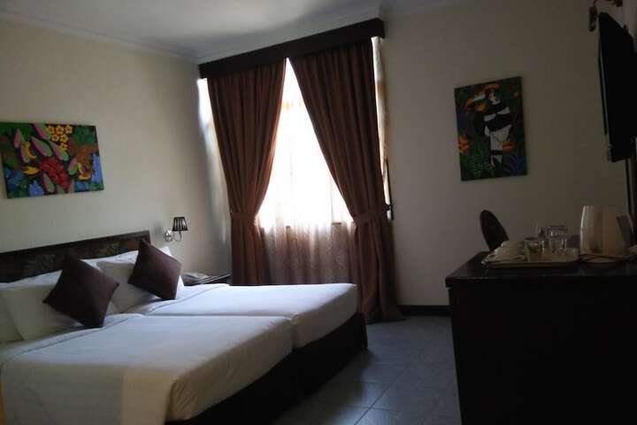 Room 8 of 34