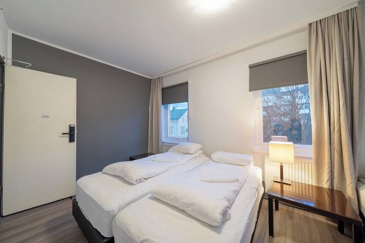 Room 5 of 97