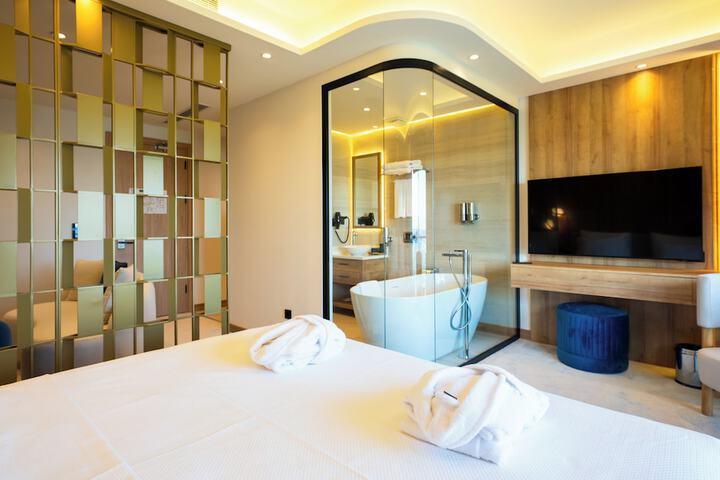 Room 6 of 37