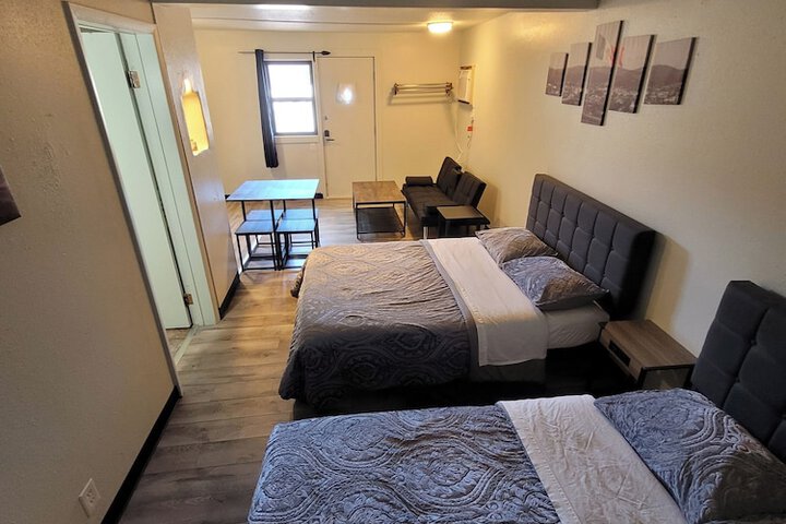 Room 3 of 66
