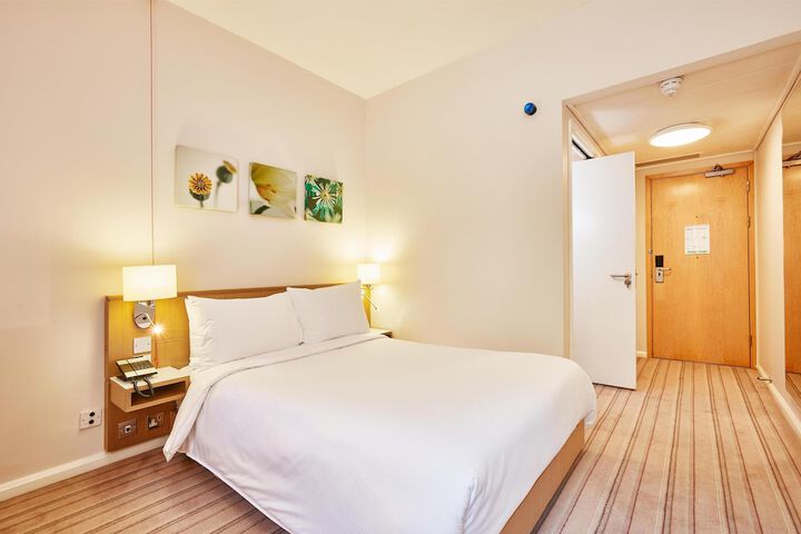 Room 26 of 81