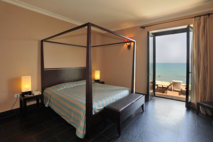 Room 40 of 90