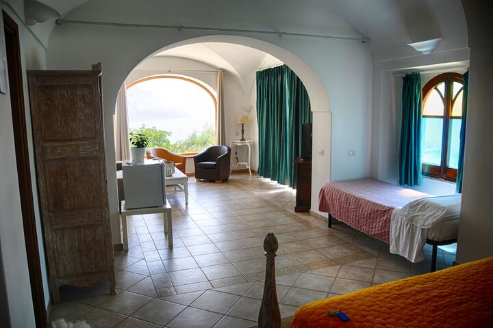 Room 3 of 37