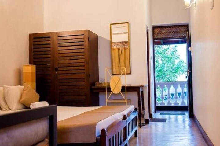 Room 7 of 13