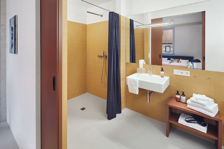 Room 140 of 169