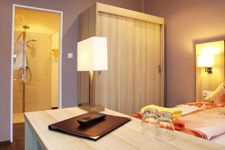 Room 10 of 35