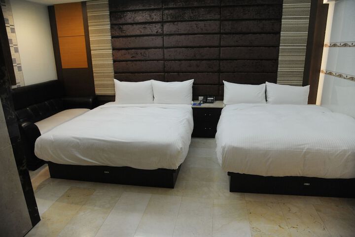 Room 8 of 50