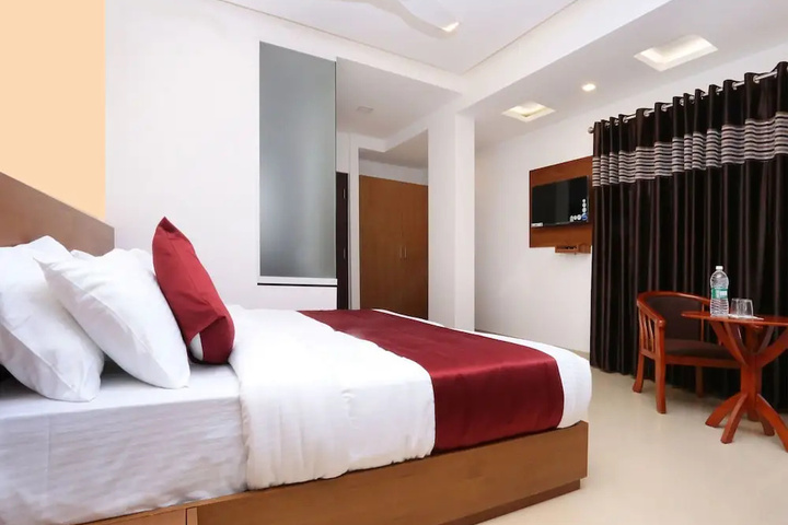 Room 5 of 12