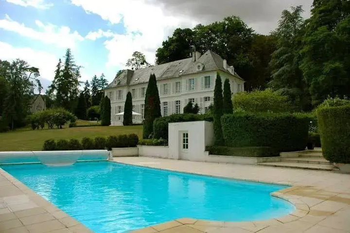Hotel Pool
