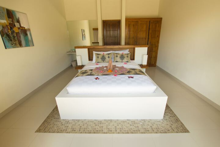 Room 3 of 38