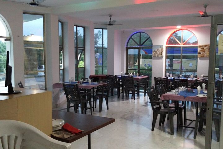 Dining 37 of 46