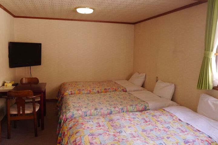 Room 13 of 32