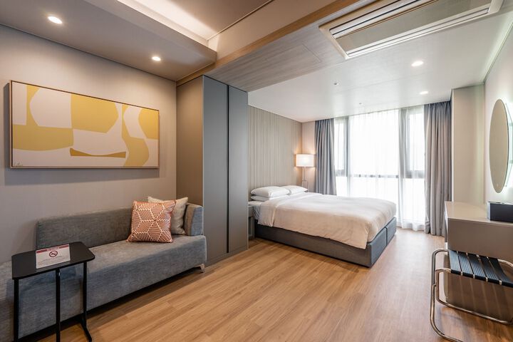 Room 6 of 82