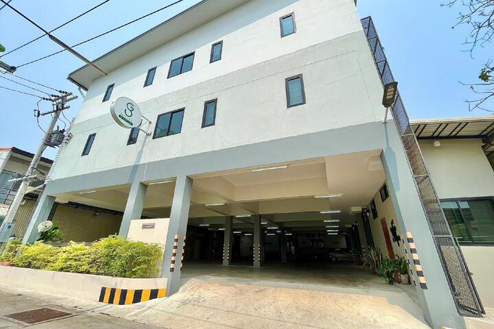 The Gun Hotel Premium