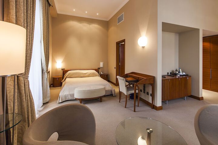 Room 14 of 90