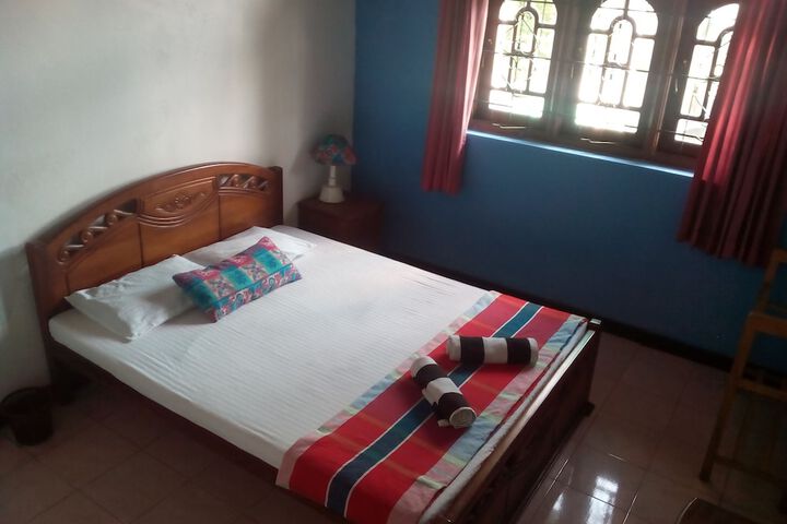 Room 5 of 8