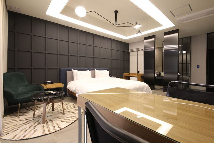 Room 28 of 59
