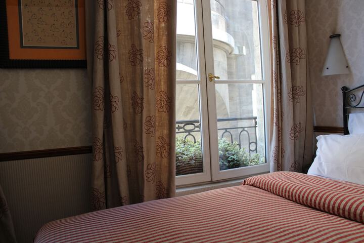 Room 27 of 93