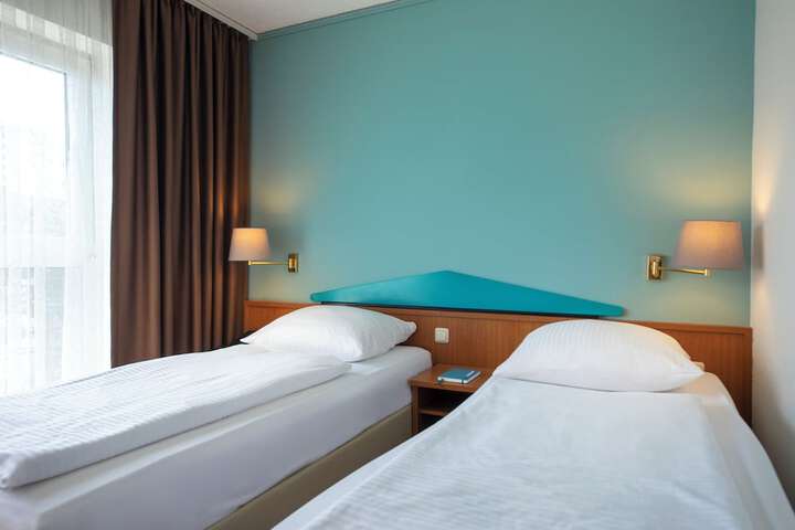 Room 12 of 74