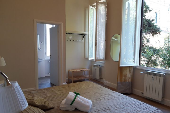 Room 13 of 103
