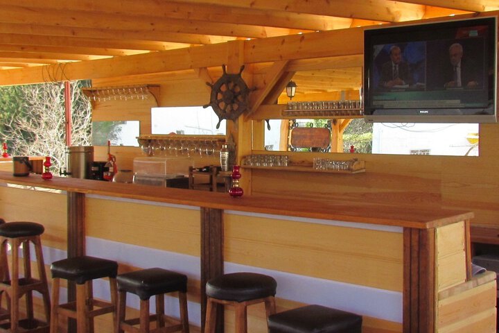 Lounge 16 of 48
