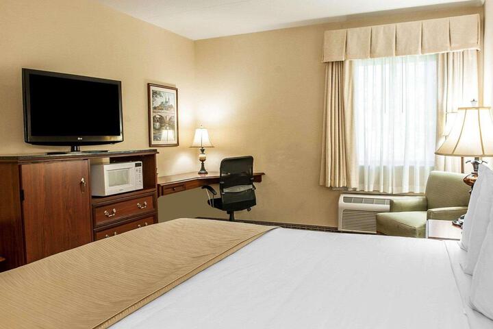 1 King Bed (8 of 12)