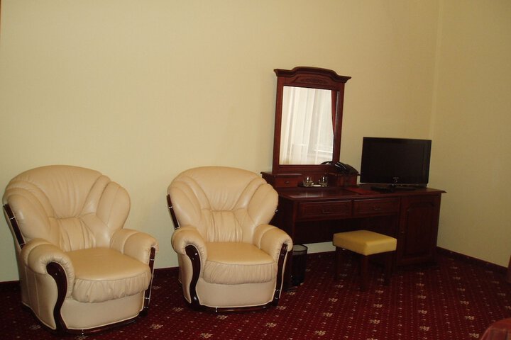 Room 13 of 33