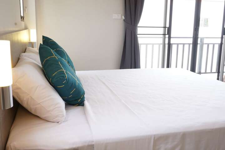 Room 8 of 98