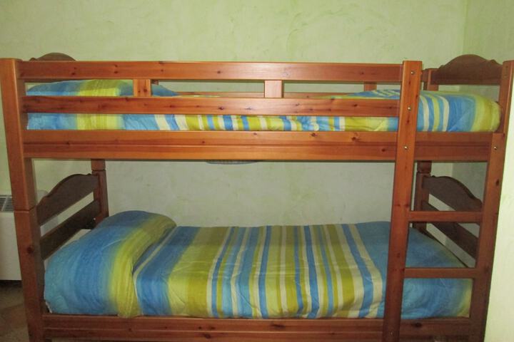 Room 3 of 65