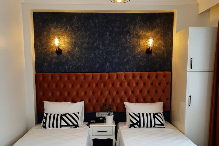 Room 4 of 28