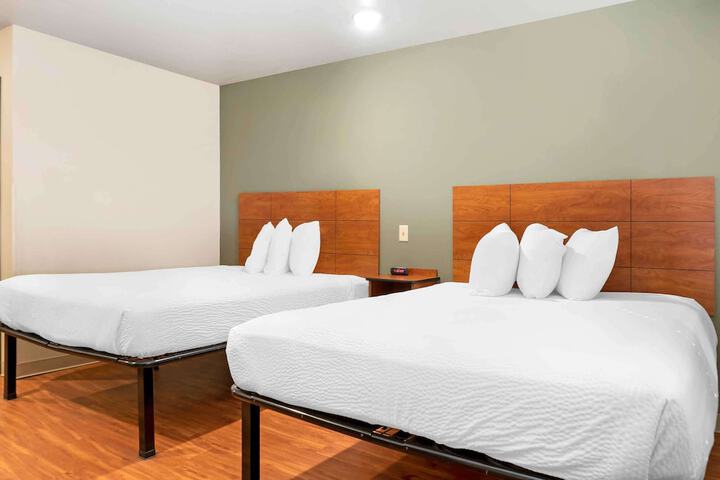 Standard Studio 1 Queen Bed (6 of 9)