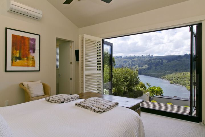 Room 5 of 52