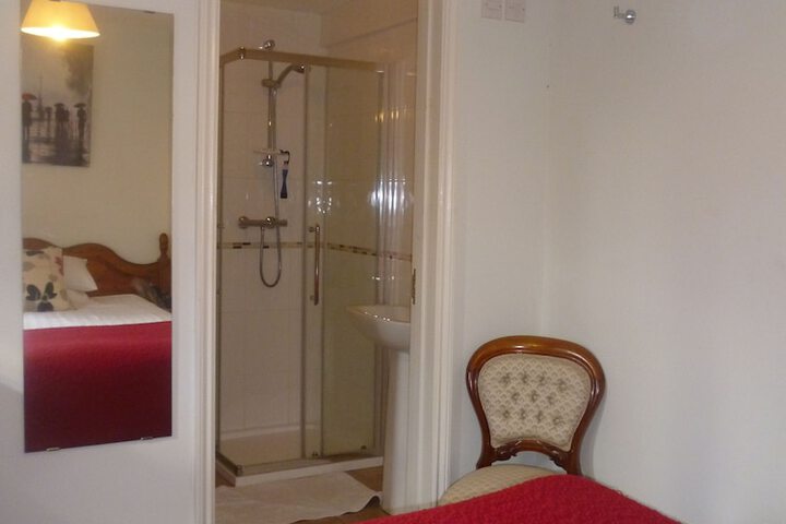 Room 10 of 25