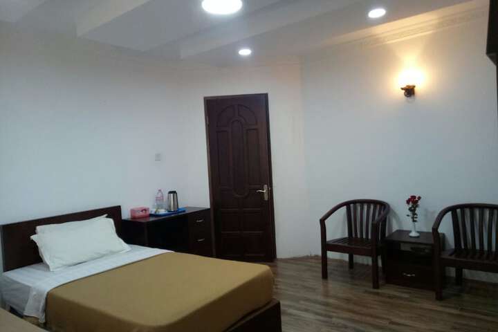 Room 18 of 33