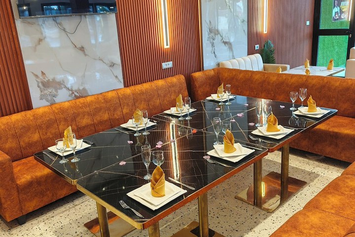 Dining 60 of 99