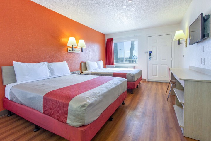 Room 9 of 27