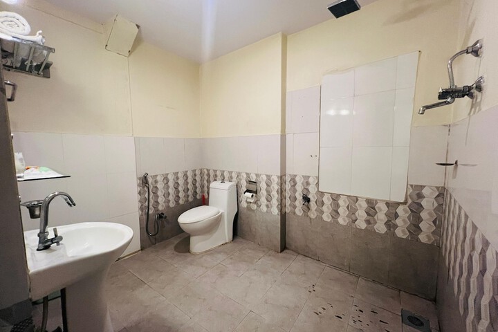 Room 16 of 19