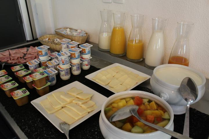Breakfast/Coffee Service 16 of 26