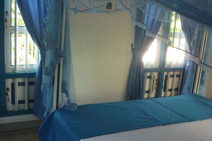 Room 12 of 32