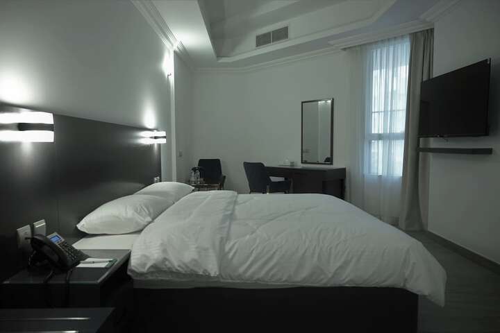 Room 8 of 26