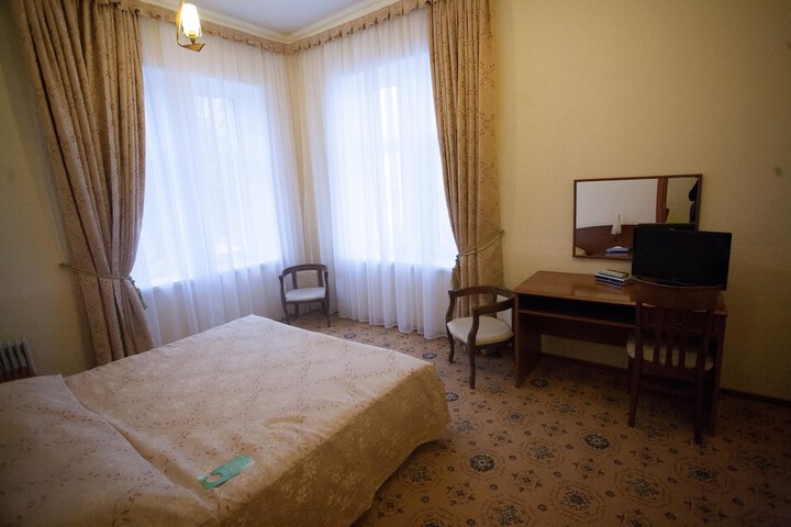 Room 12 of 105