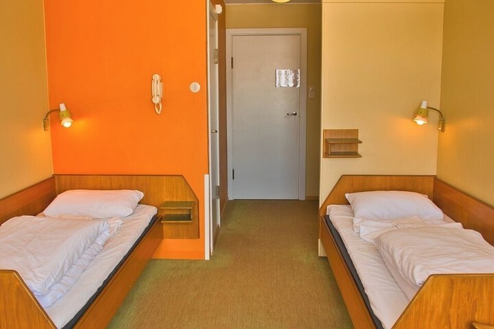 Room 5 of 27