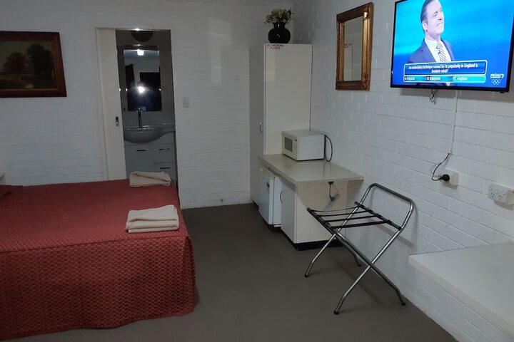 Room 14 of 33
