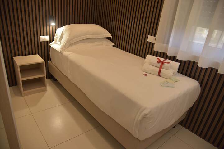 Room 6 of 36