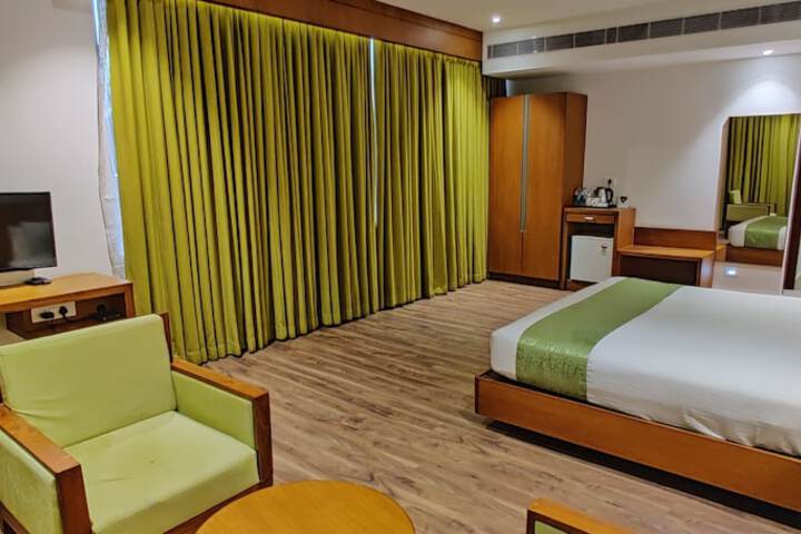 Room 5 of 7