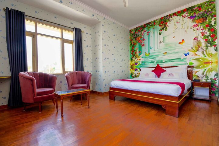 Room 8 of 12