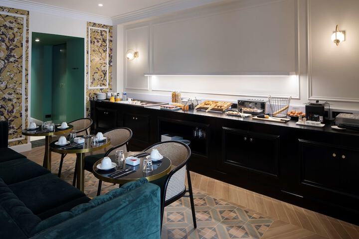 Breakfast/Coffee Service 100 of 138
