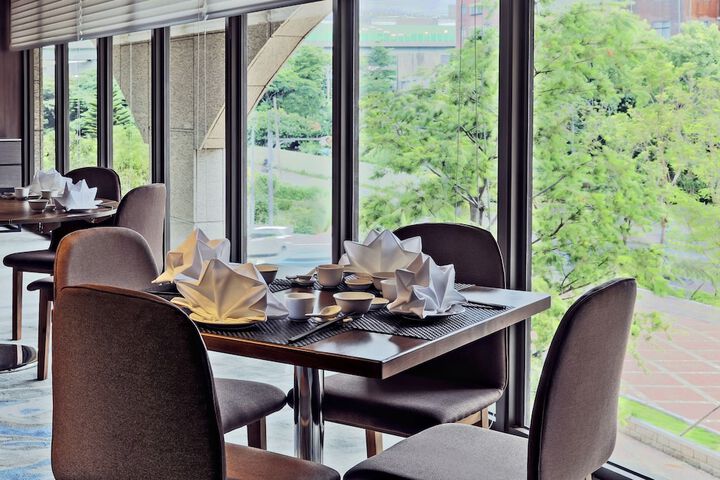 Dining 58 of 63